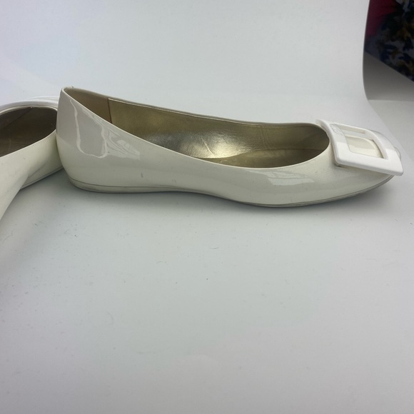 Roger Vivier Gommette White Patent Leather Flats - Picture 7 of 7